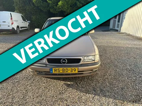 Opel Astra 1.6i Season